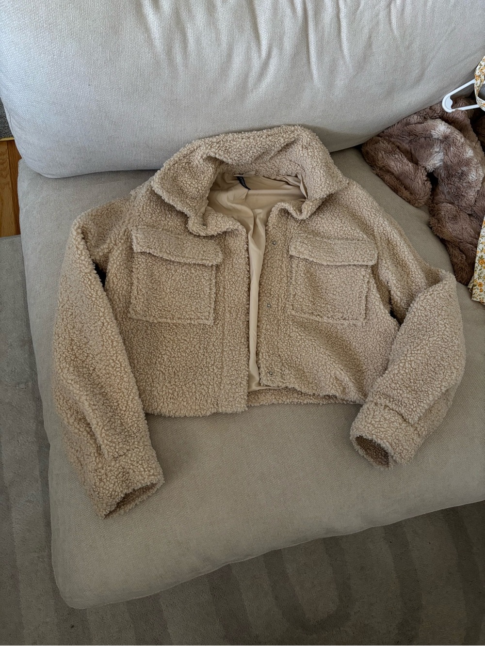 H&M Cropped Teddy Sherpa Jacket in Beige
